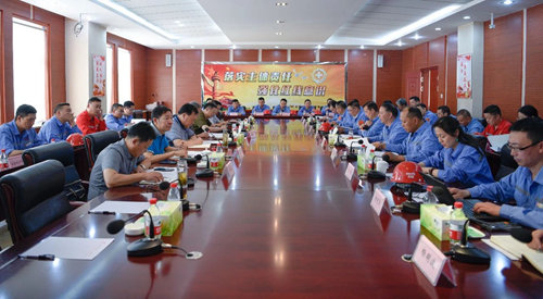 宜昌市委副書記袁衛(wèi)東一行到新疆宜化現(xiàn)場(chǎng)辦公(圖3)