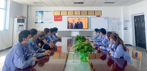 向抗疫英雄致敬！宜化集團(tuán)組織收看全國抗擊新冠肺炎疫情表彰大會(圖5)
