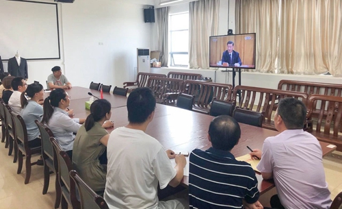 向抗疫英雄致敬！宜化集團(tuán)組織收看全國抗擊新冠肺炎疫情表彰大會(圖13)