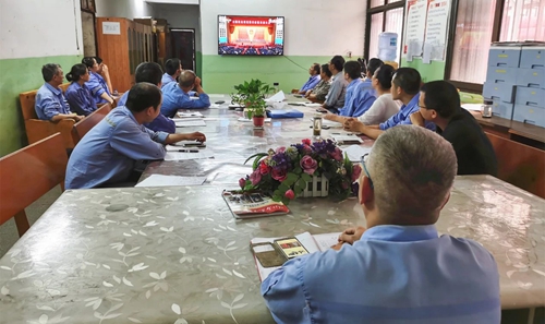 向抗疫英雄致敬！宜化集團(tuán)組織收看全國抗擊新冠肺炎疫情表彰大會(圖12)