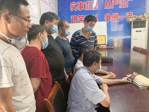 向抗疫英雄致敬！宜化集團(tuán)組織收看全國抗擊新冠肺炎疫情表彰大會(圖14)