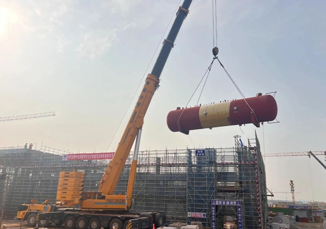 首臺大型設(shè)備“落戶”，氯堿新能源項目吹響工程設(shè)備安裝新號角！